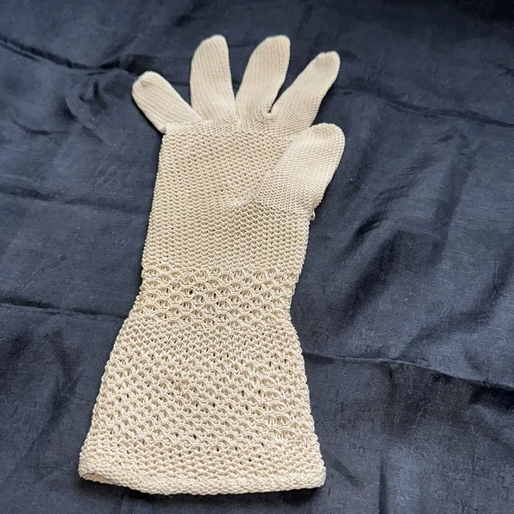 Vintage light tan‎ crochet gloves